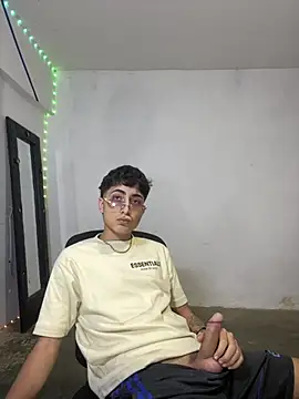 michaelmiller20261 (M twink) - Show pre cum