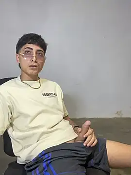michaelmiller20261 (M twink) - Show pre cum