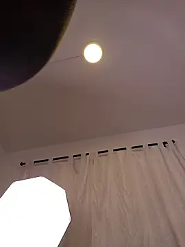 Vivian_Ellery webcam