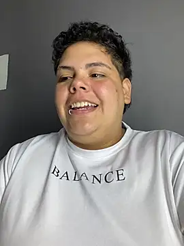 Hailey_Curvy webcam