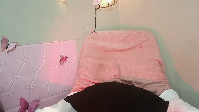 PinkSkyyy webcam