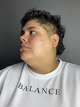 Hailey_Curvy webcam