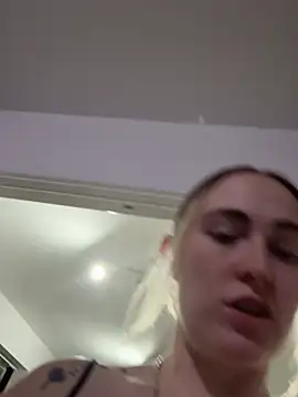 BaddieRiRi224 webcam