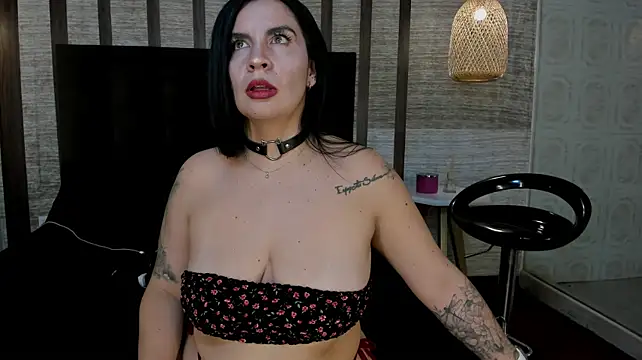 Hannah_Cross webcam