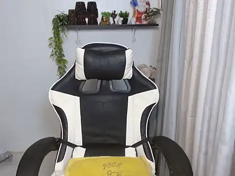 curlyasian_njxx webcam