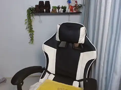 curlyasian_njxx webcam