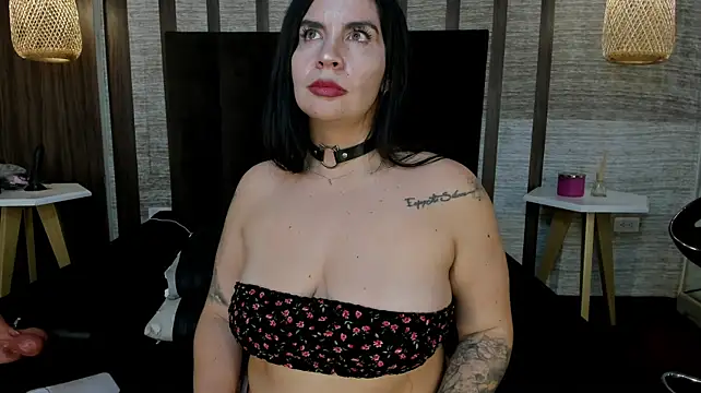 Hannah_Cross webcam