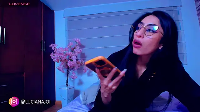 Lucyjoi webcam