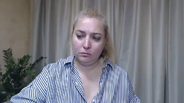 sweetpussy13 live cam on StripChat