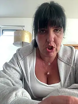 NatiLove35 live cam on StripChat
