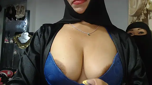 nadia__abaud live cam on StripChat