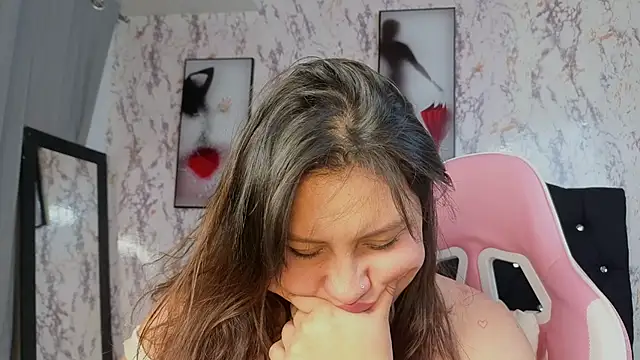 Larissa_Antonella live cam on StripChat
