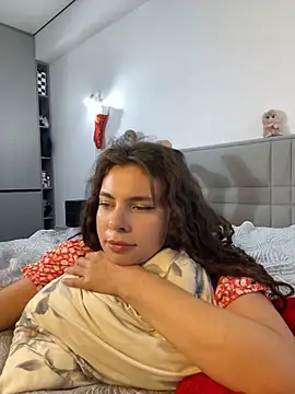 CurlyLara live sex cam