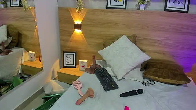 NaomiWhite_