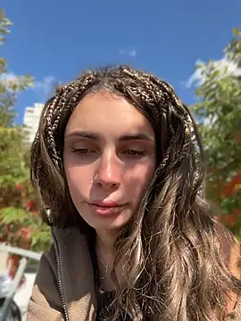 sandracarter (F young) - Show colour panties in park
