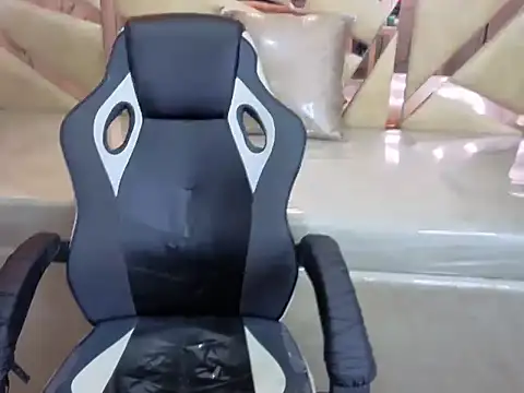 bella_kiss_a