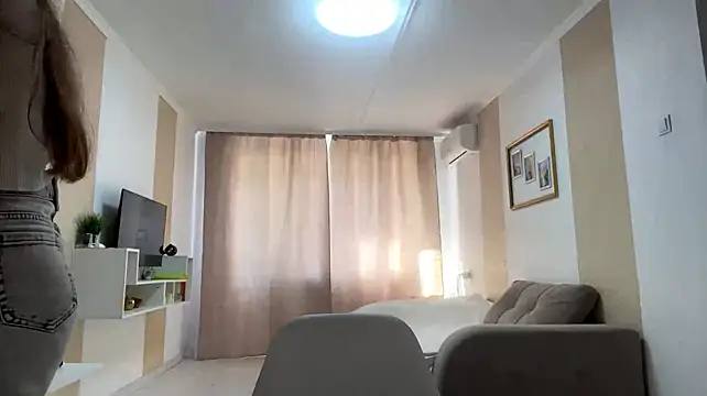 Bellamirror live cam on StripChat