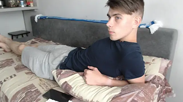 Student_Oliver live cam on StripChat