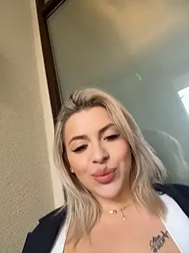 IveySin live cam on StripChat