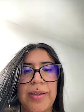 Devilsweet17 live cam on StripChat