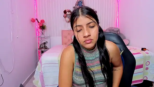 zara_cute live cam on StripChat