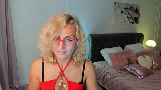 MuseOfStage live cam on StripChat