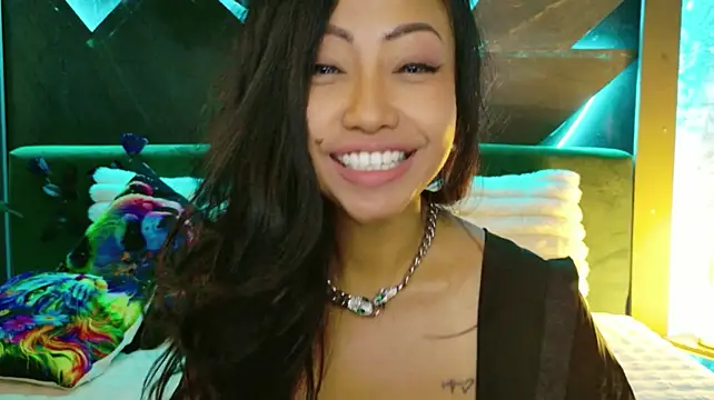 ElyaQuinn webcam