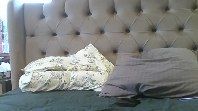 Shailadiesss live sex cam