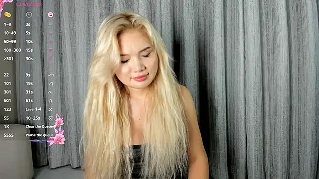 Miniatura della webcam live di Xiao_Mei_ con #blondes e #hd