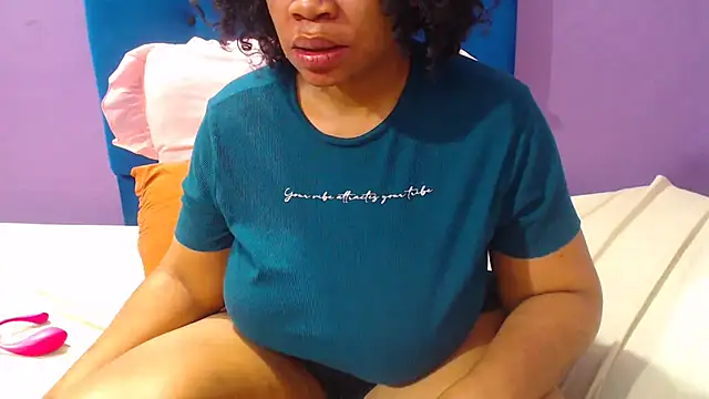 YELLOWBUSTYMELLONS live cam on StripChat