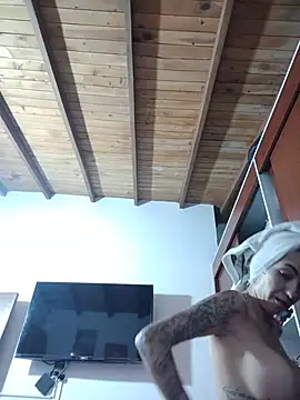 LunaZambrano live cam on StripChat