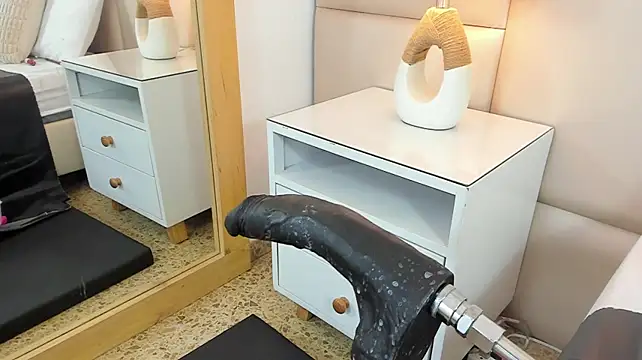 AntoniaRoss_ webcam