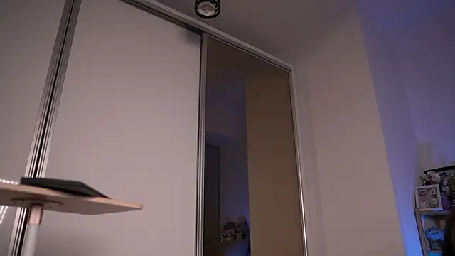 Mona_Lisss webcam