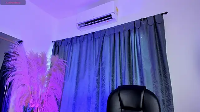 CarolineFyre webcam