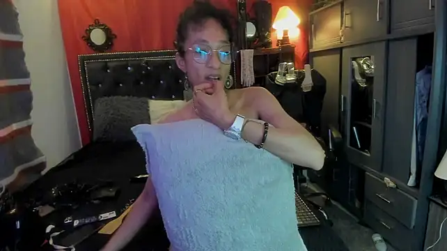 AmelieMartinez webcam