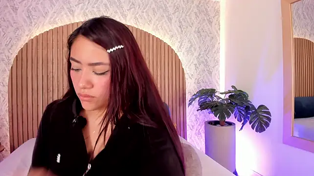 nicolle_pierce webcam