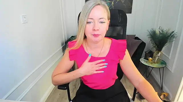 CharlotteKerti webcam