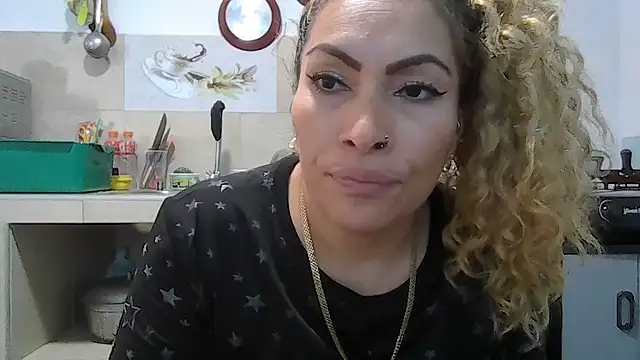 Layla-Astrum webcam