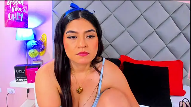 NahomyAdams webcam