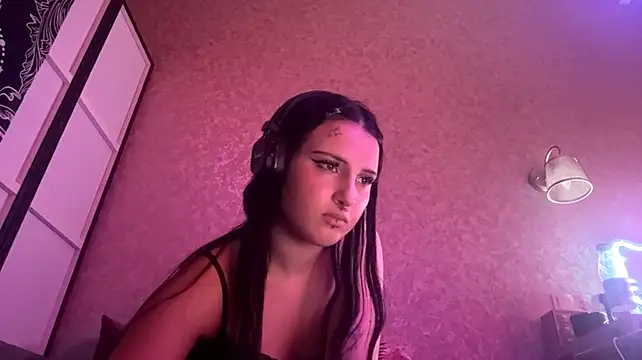 SharikaBabecki webcam