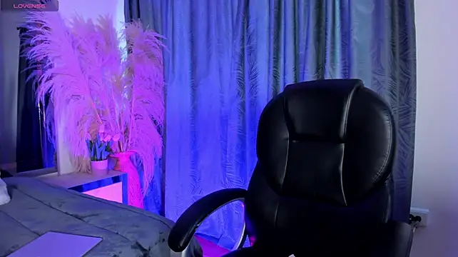 CarolineFyre webcam