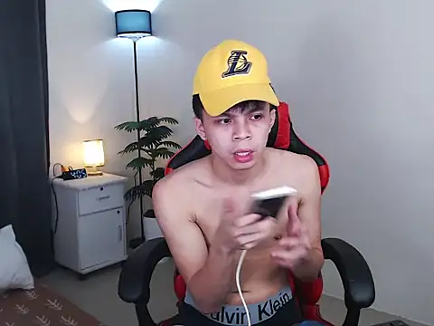 Kiel_Asianboy webcam