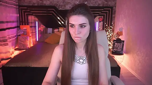 KylieJoyys live cam on StripChat