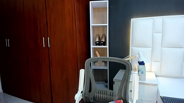 yeral2017 live cam on StripChat