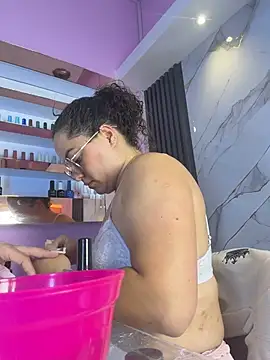 Nails_Lucia live sex cam