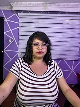 MiiaaJoness live cam on StripChat