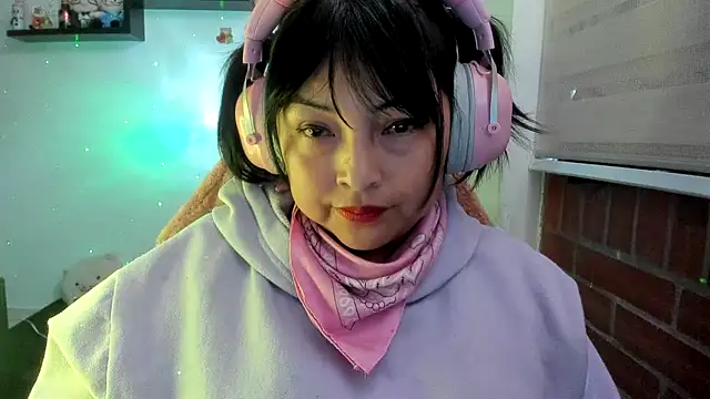 Shaddycute_ live cam on StripChat