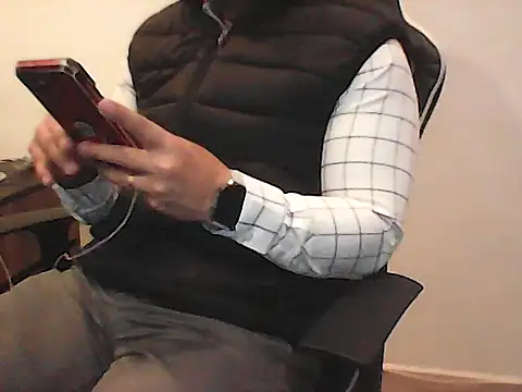 Yorel1109- live cam on StripChat