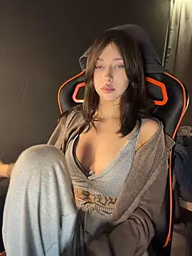 bastet (F young) - flash tits