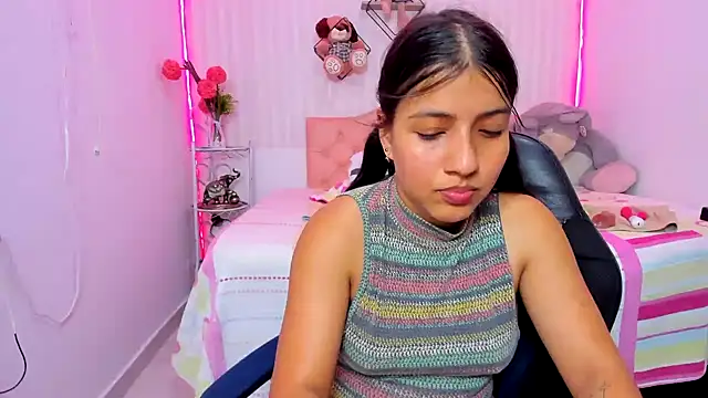 zara_cute live cam on StripChat
